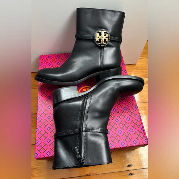 TORY BURCH Miller Black Calfskin Ankle Bootie US9. Perfect condition $398 retail - Picture 7 of 16